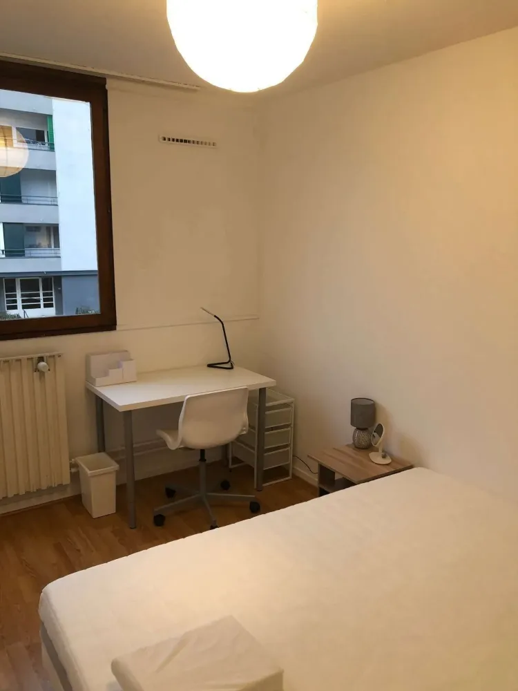 bordeaux-nord-chambre-avec-tapis