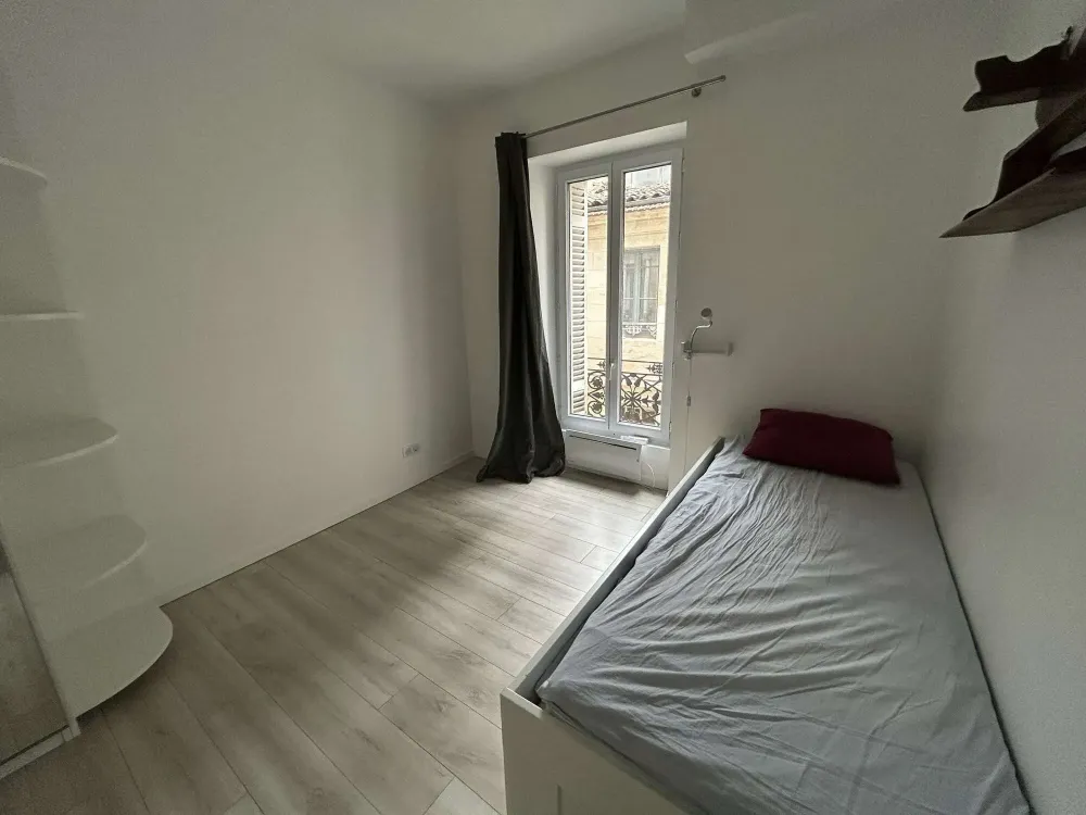 ec1-chambre-lumineuse-fenetre-cour.jpg