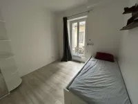 ec1-chambre-lumineuse-fenetre-cour.jpg